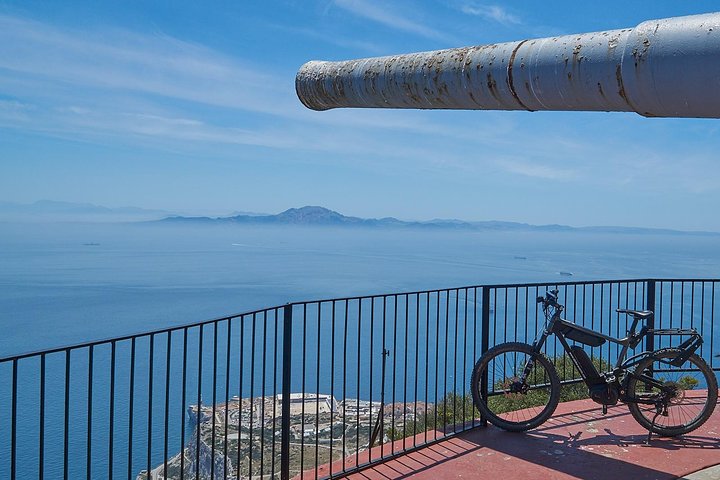 Utforska Gibraltars fantastiska landskap och historiska platser på en guidad eBike-tur, foto 2 | wizardtrip