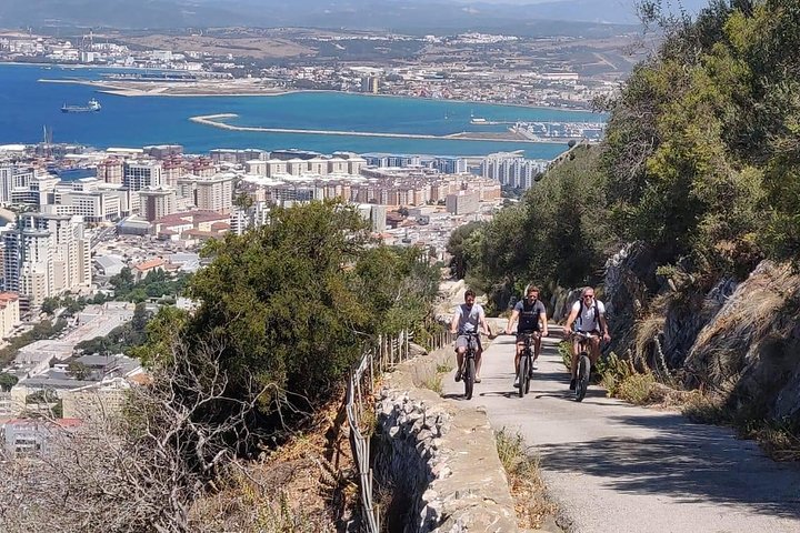 Utforska Gibraltars fantastiska landskap och historiska platser på en guidad eBike-tur, foto 4 | wizardtrip
