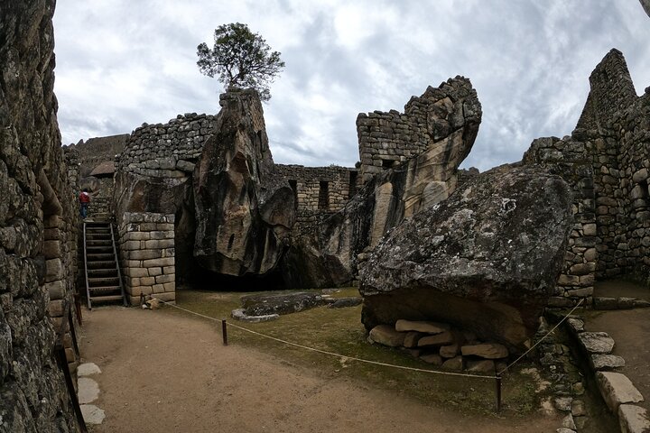Tour de día completo a Machu Picchu desde Cusco, con viajes panorámicos en tren y exploración guiada de la ciudadela inca, foto 10 | wizardtrip
