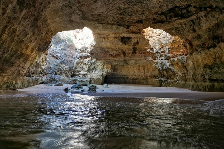 Passeio de barco de Albufeira para ver golfinhos e explorar as grutas de Benagil, foto 16 | wizardtrip