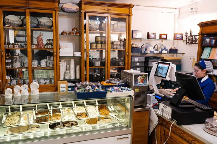 Um passeio guiado de comida de rua em Nápoles, Itália, com pizza, doces e iguarias locais, foto 13 | wizardtrip
