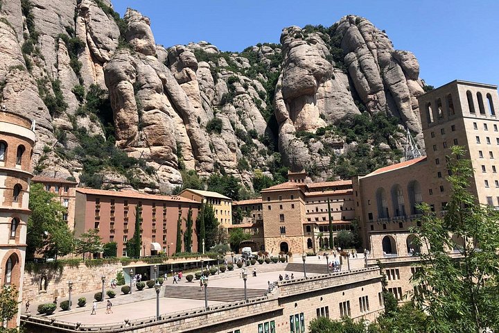 Visite guidée du Monastère de Montserrat depuis Barcelone, avec des vues magnifiques sur les montagnes et des sites historiques, photo 9 | wizardtrip