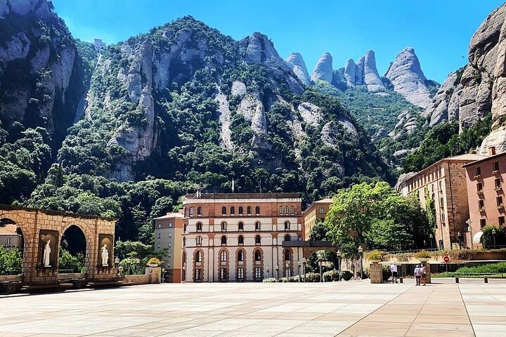 Visite guidée du Monastère de Montserrat depuis Barcelone, avec des vues magnifiques sur les montagnes et des sites historiques, photo 12 | wizardtrip
