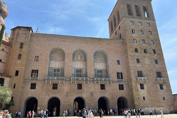 Visite guidée du Monastère de Montserrat depuis Barcelone, avec des vues magnifiques sur les montagnes et des sites historiques, photo 13 | wizardtrip