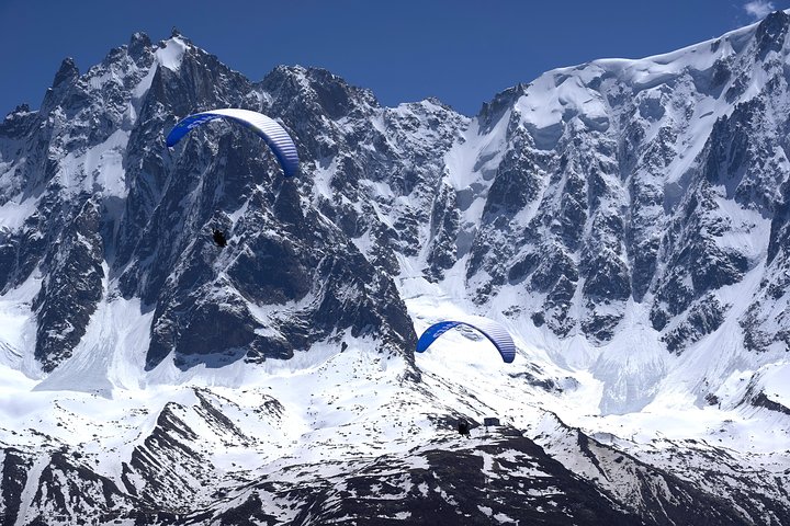 Tandem-Gleitschirmflug über die Chamonix-Alpen mit Blick auf den Mont-Blanc, Foto 11 | wizardtrip