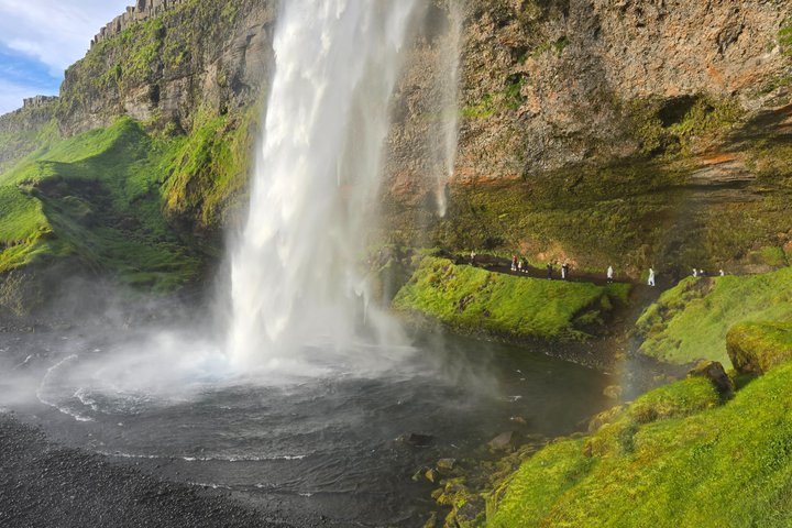 Vues panoramiques des cascades de la côte sud de l'Islande, des plages de sable noir et des glaciers, photo 16 | wizardtrip