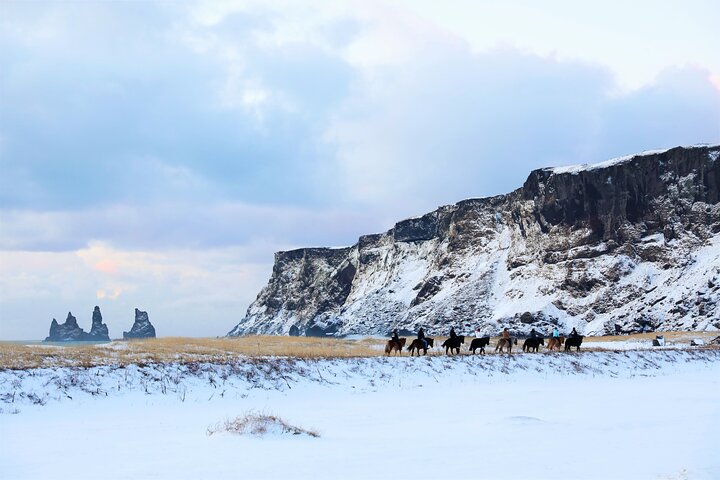 Vues panoramiques des cascades de la côte sud de l'Islande, des plages de sable noir et des glaciers, photo 31 | wizardtrip