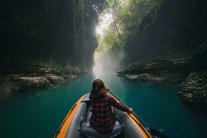Excursion d'une journée Kutaisi Canyons and Caves depuis Tbilissi | wizardtrip