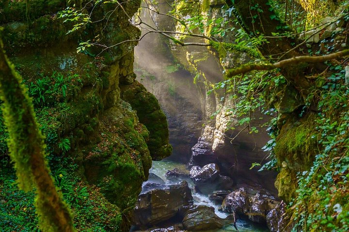 Dagtocht vanuit Tbilisi naar Kutaisi's Martvili Canyon en Prometheusgrot, die de natuurlijke schoonheid van Georgië laat zien, foto 9 | wizardtrip