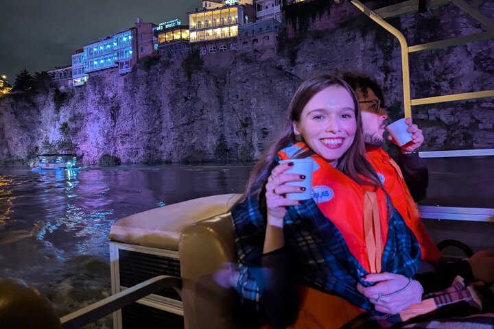 Tbilissi : balade nocturne avec dégustation de vin et promenade en bateau | wizardtrip