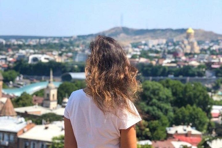 Abendliche Spaziergangstour in Tiflis, Georgien, mit historischen Stätten, Weinprobe und Bootsfahrt, Foto 8 | wizardtrip