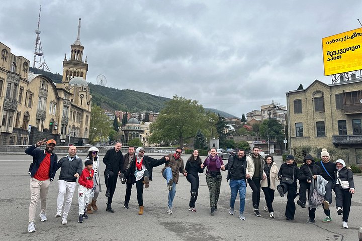 Abendliche Spaziergangstour in Tiflis, Georgien, mit historischen Stätten, Weinprobe und Bootsfahrt, Foto 13 | wizardtrip