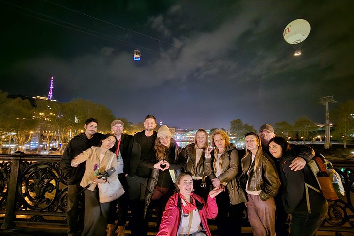 Abendliche Spaziergangstour in Tiflis, Georgien, mit historischen Stätten, Weinprobe und Bootsfahrt, Foto 15 | wizardtrip