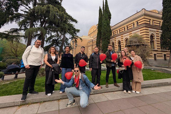 Abendliche Spaziergangstour in Tiflis, Georgien, mit historischen Stätten, Weinprobe und Bootsfahrt, Foto 16 | wizardtrip
