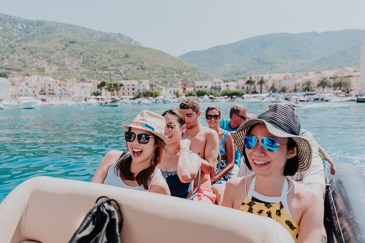 RIB-båttur till Blå grottan, Hvar och "Mamma Mia"-inspelningsplatser från Split, Kroatien, foto 16 | wizardtrip