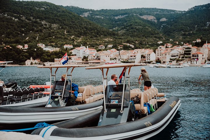 Tour en bateau rapide vers la Blue Cave, les lieux de Mamma Mia et l'île de Hvar depuis Trogir, Croatie, photo 7 | wizardtrip