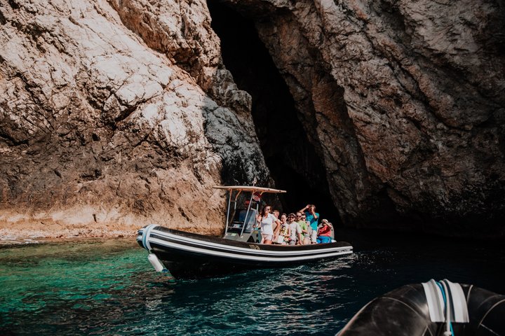 Tour en bateau rapide vers la Blue Cave, les lieux de Mamma Mia et l'île de Hvar depuis Trogir, Croatie, photo 12 | wizardtrip