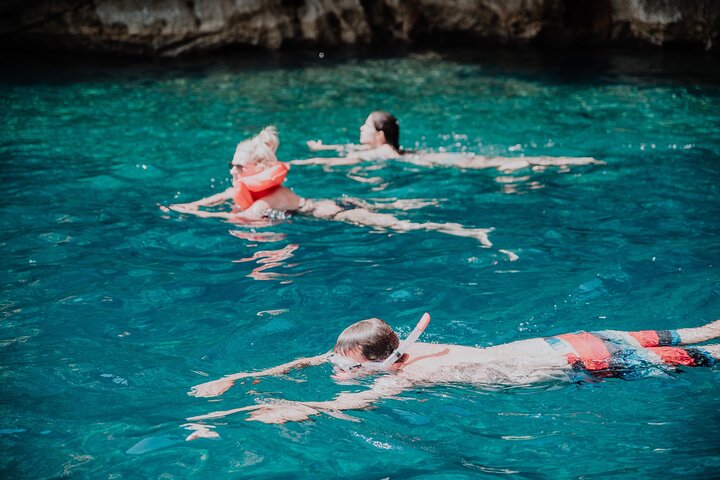 Tour en bateau rapide vers la Blue Cave, les lieux de Mamma Mia et l'île de Hvar depuis Trogir, Croatie, photo 17 | wizardtrip