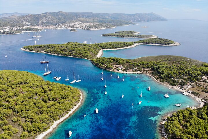 Tour en bateau rapide vers la Blue Cave, les lieux de Mamma Mia et l'île de Hvar depuis Trogir, Croatie, photo 18 | wizardtrip