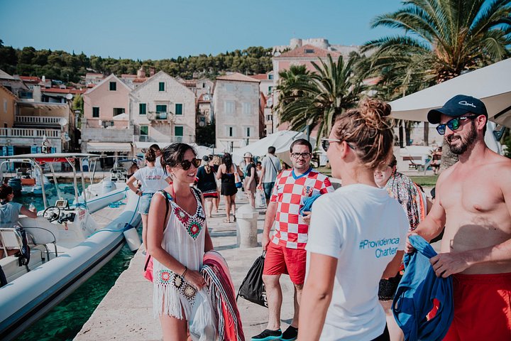 Tour en bateau rapide vers la Blue Cave, les lieux de Mamma Mia et l'île de Hvar depuis Trogir, Croatie, photo 22 | wizardtrip