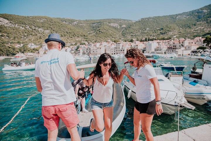 Tour en bateau rapide vers la Blue Cave, les lieux de Mamma Mia et l'île de Hvar depuis Trogir, Croatie, photo 24 | wizardtrip