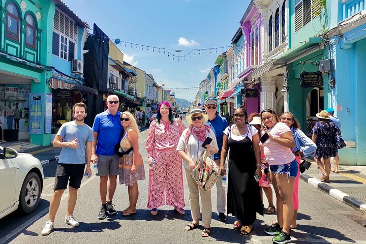 Tour della Città di Phuket: esplorazione del centro storico, degustazione di cibo locale, visita al tempio e punto panoramico del Grande Buddha, foto 11 | wizardtrip