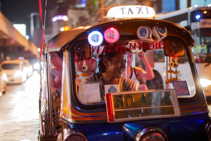 Tour Gastronomique Nocturne en Tuk-Tuk à Bangkok | wizardtrip