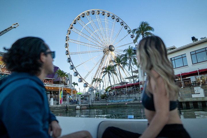 Private Yacht-Tour in Miami mit Stadt- und Flussblick, mit Annehmlichkeiten an Bord, Foto 15 | wizardtrip