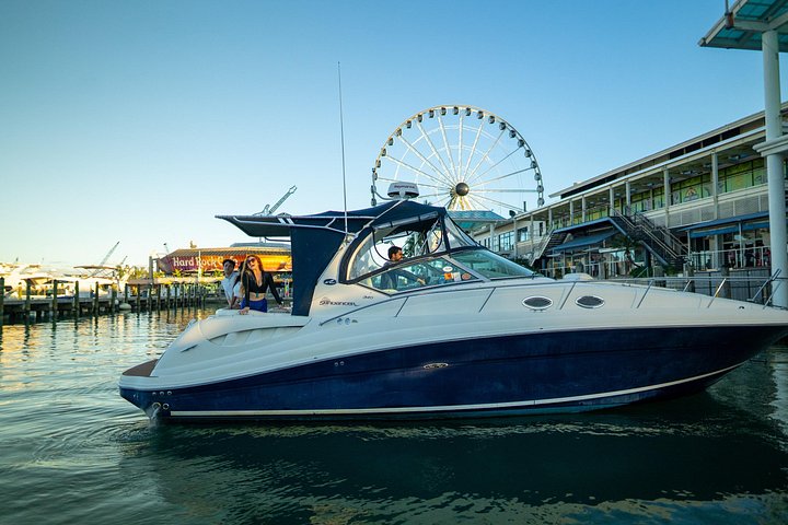 Private Yacht-Tour in Miami mit Stadt- und Flussblick, mit Annehmlichkeiten an Bord, Foto 17 | wizardtrip