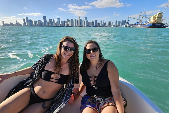 Tour privado en barco por Miami con vistas del horizonte y paseos por la isla, foto 6 | wizardtrip
