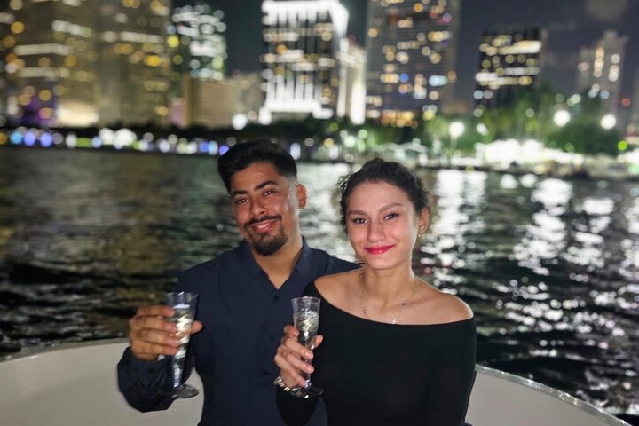 Tour privado en barco por Miami con vistas del horizonte y paseos por la isla, foto 10 | wizardtrip