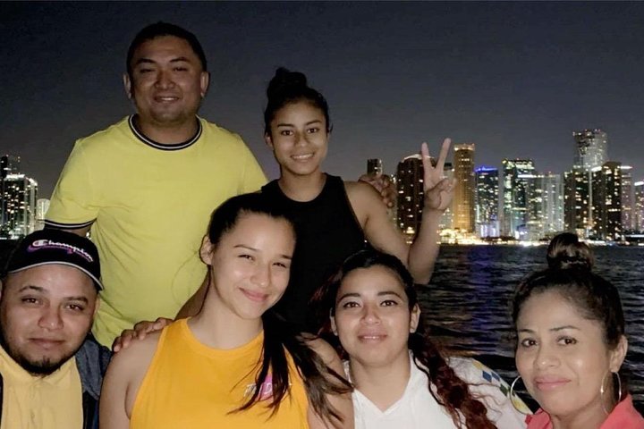 Tour privado en barco por Miami con vistas del horizonte y paseos por la isla, foto 14 | wizardtrip