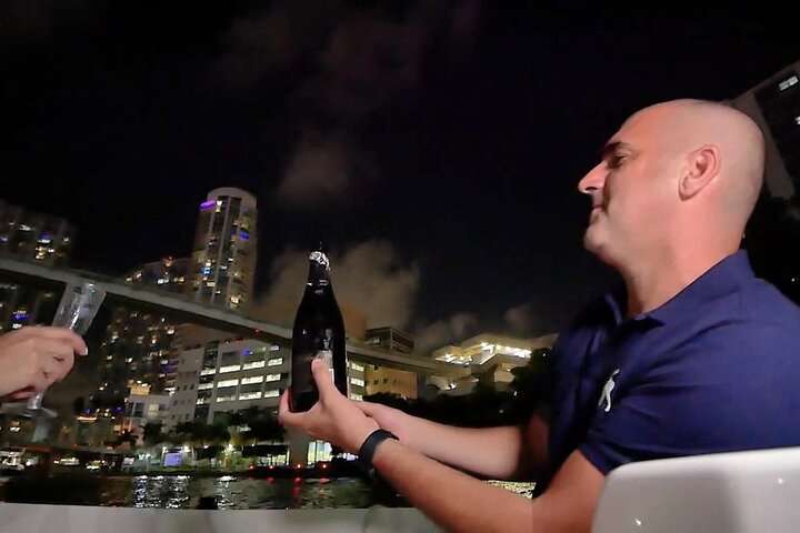 Tour privado en barco por Miami con vistas del horizonte y paseos por la isla, foto 15 | wizardtrip