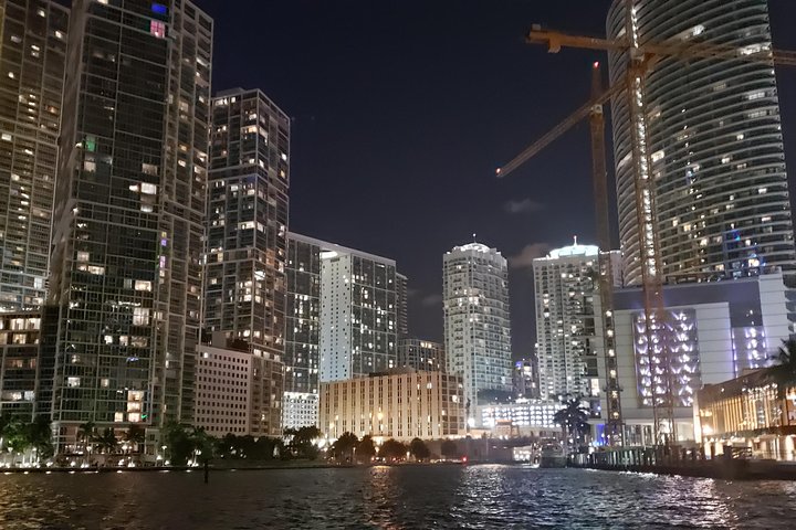 Tour privado en barco por Miami con vistas del horizonte y paseos por la isla, foto 19 | wizardtrip