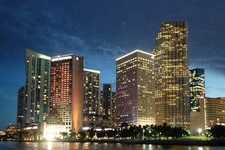 Tour privado en barco por Miami con vistas del horizonte y paseos por la isla, foto 20 | wizardtrip