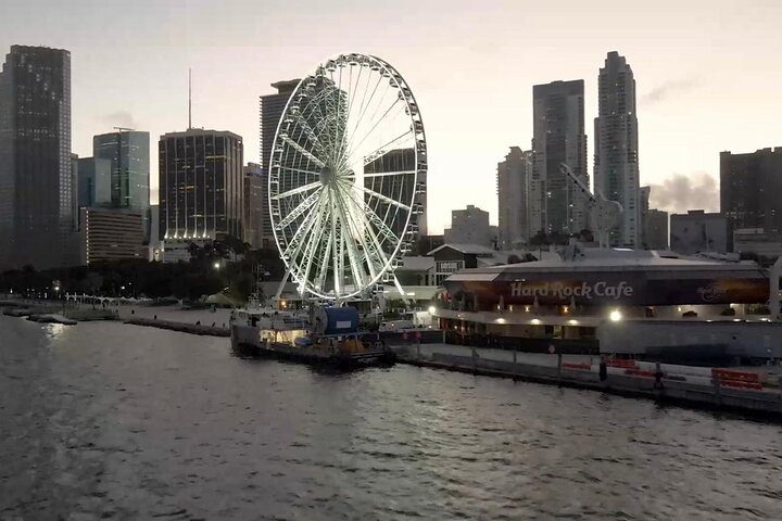 Tour privado en barco por Miami con vistas del horizonte y paseos por la isla, foto 28 | wizardtrip