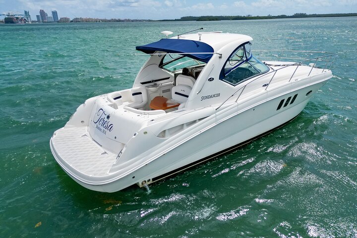 Private yacht tour in Fort Lauderdale, cruising past mansions and mega-yachts, photo 8 | wizardtrip