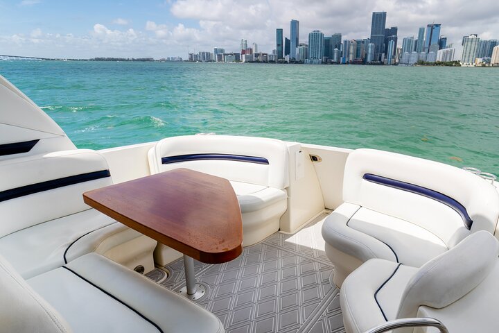 Private yacht tour in Fort Lauderdale, cruising past mansions and mega-yachts, photo 9 | wizardtrip