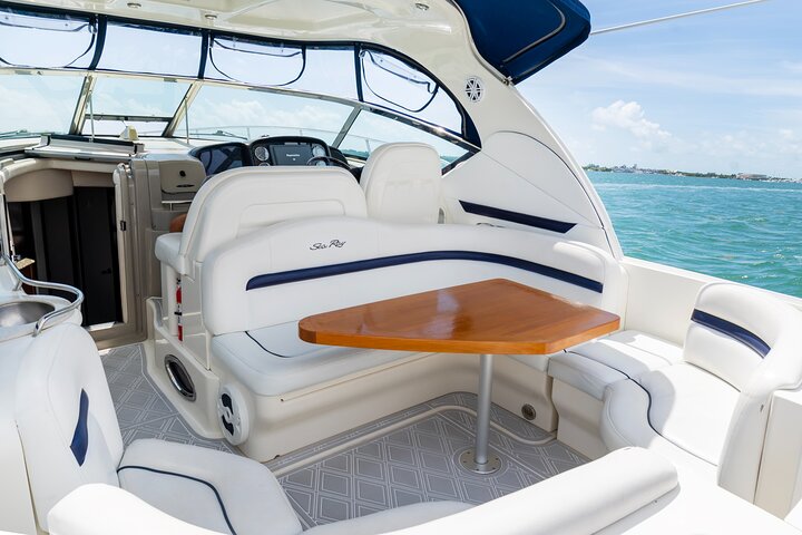 Private yacht tour in Fort Lauderdale, cruising past mansions and mega-yachts, photo 10 | wizardtrip