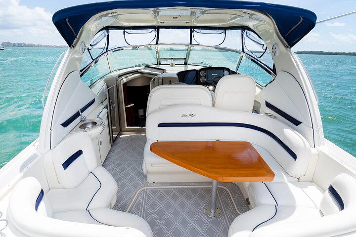 Private yacht tour in Fort Lauderdale, cruising past mansions and mega-yachts, photo 11 | wizardtrip