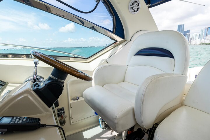 Private yacht tour in Fort Lauderdale, cruising past mansions and mega-yachts, photo 14 | wizardtrip