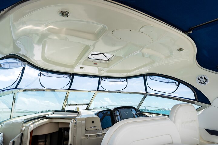 Private yacht tour in Fort Lauderdale, cruising past mansions and mega-yachts, photo 15 | wizardtrip