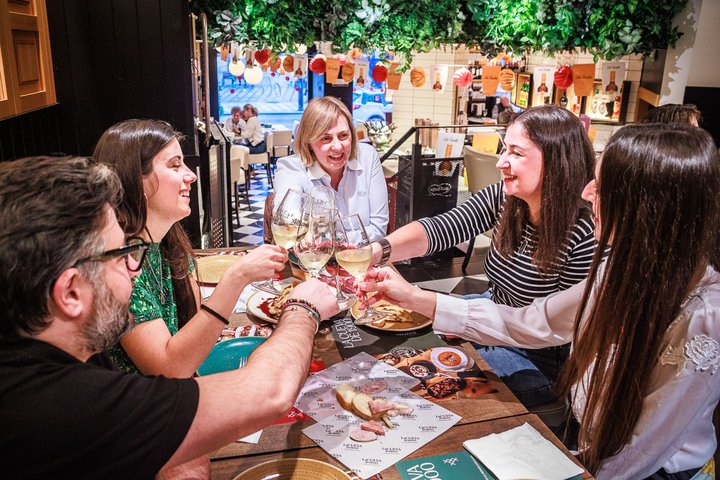 Dégustation de tapas et de vin à Grenade en petit groupe | wizardtrip
