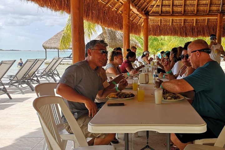 Utforska gamla Maya-ruiner och simma i det turkosa vattnet i Bacalar Lagoon på denna Costa Maya-tur, foto 20 | wizardtrip