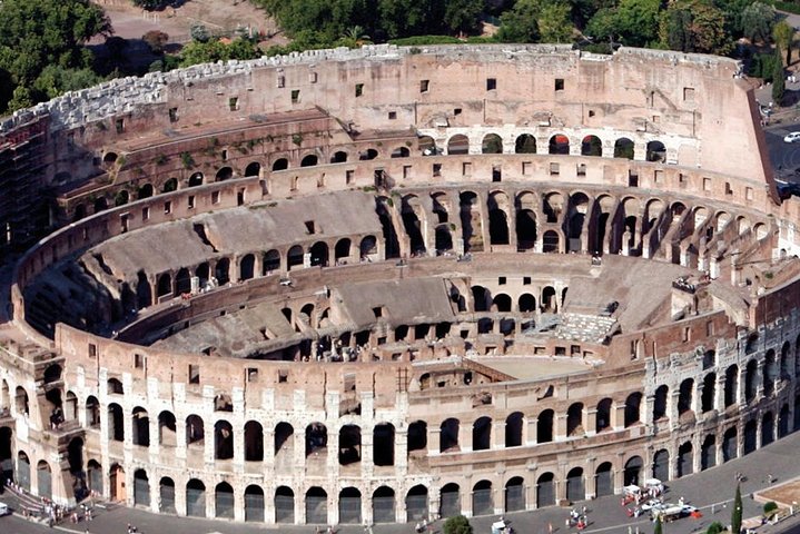 Tour guidato di gruppo delle meraviglie antiche di Roma: Colosseo, Foro Romano e Colle Palatino, foto 9 | wizardtrip