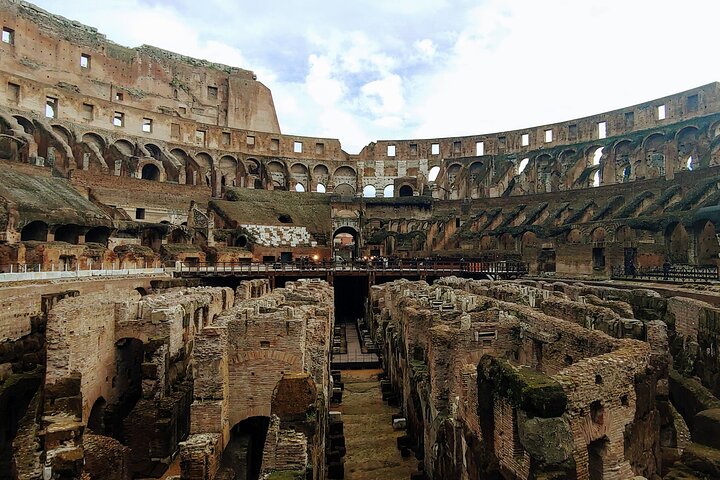 Tour guidato del Colosseo, Foro Romano e Colle Palatino di Roma, che mostra storia e architettura antica, foto 6 | wizardtrip