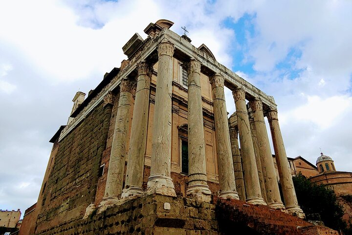 Tour guidato del Colosseo, Foro Romano e Colle Palatino di Roma, che mostra storia e architettura antica, foto 10 | wizardtrip