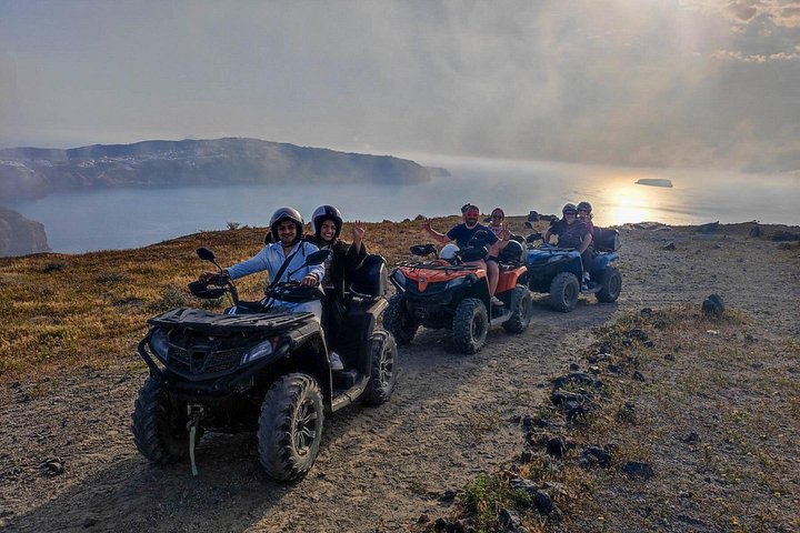 Utforska Santorinis dolda landskap och traditionella byar på ett spännande fyrhjulingäventyr, foto 17 | wizardtrip