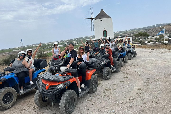 Utforska Santorinis dolda landskap och traditionella byar på ett spännande fyrhjulingäventyr, foto 26 | wizardtrip