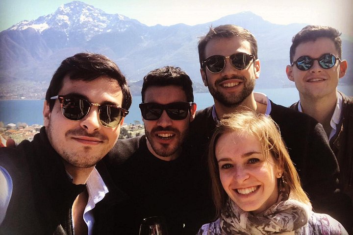 Wijnproeverij bij een wijnmakerij aan het Comomeer, Italië, met lokale wijnen en snacks, foto 13 | wizardtrip